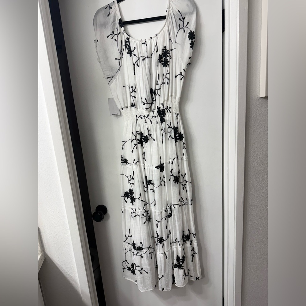 Anthropology x Kindred Elegant Embroidered White and Black Floral Dress - Picture 3 of 6